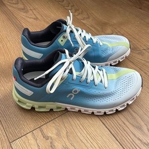 On Cloud On Running Women’s Swiss Engineering Shoes Size 6